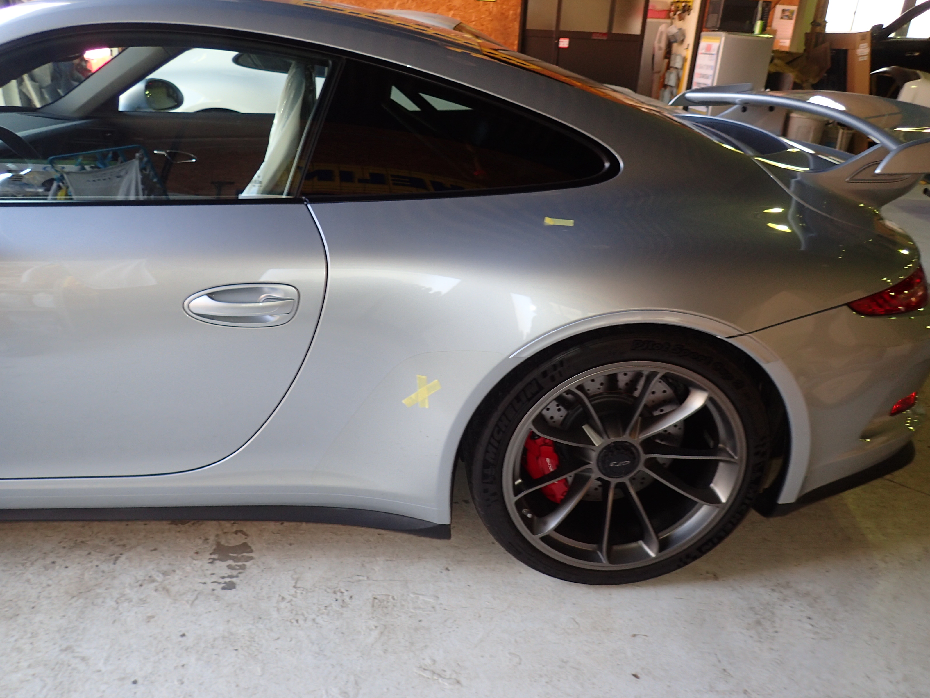 ポルシェ911gt3 フロントフード 右リアフェンダー 左リアフェンダー修理 輸入車修理専門店 Kbj ケービージェー ベンツ Bmw アウディ ベントレー ポルシェ ランボルギーニ フェラリーなどの外車修理 鈑金塗装